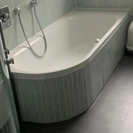 Apartment 3-raum Zentral Gelegen, Moebliert