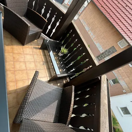 3-raum Zentral Gelegen, Moebliert Apartament *