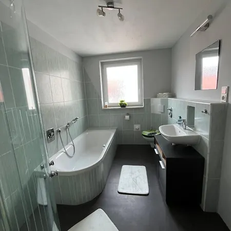 3-raum Zentral Gelegen, Moebliert