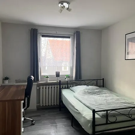 3-raum Zentral Gelegen, Moebliert