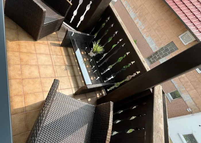 3-raum Zentral Gelegen, Moebliert Lejlighed *