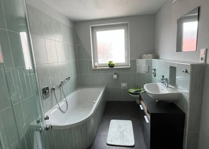 3-raum Zentral Gelegen, Moebliert